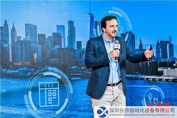 ABB電氣智慧電力開關(guān)和熔斷器裝置全球產(chǎn)品組負(fù)責(zé)人Jorge Lis致辭.jpg
